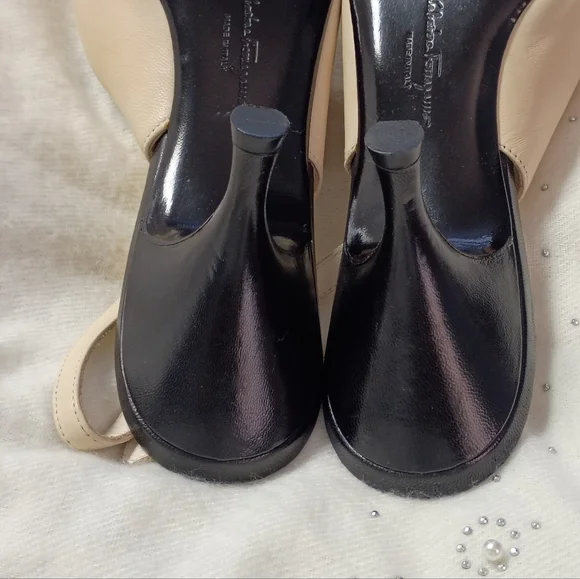 ❤️SALVATORE FERRAGAMO GANCINI 2 Tone Slingback Kitten Heel Shoes 6 1/2 B - Picture 7 of 8